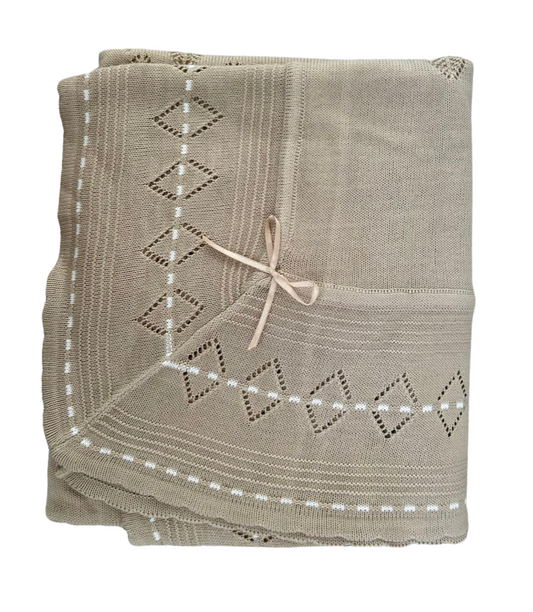 Manta beige tejida forrada por dentro con algodón pima